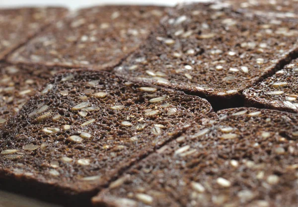 Masada dilimlenmiş çavdar ekmeği