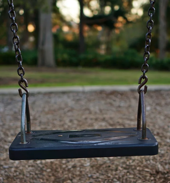 Nahaufnahme Des Leeren Schaukelstuhls Park — Stockfoto