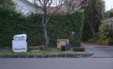 Oakleigh, Vic / Avustralya - 27 Ağustos 2018: kırık fotokopi makinesi curbside Konsey yıllık koleksiyonu için giy