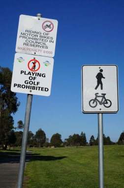 Carrum Downs, Vic / Avustralya: Eylül 21 2018 Hayır hiçbir motosiklet işareti kamu Park Golf