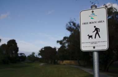 Carrum Downs / Vic, Avustralya - Eylül 25 2018: Free Roam alan işareti Park