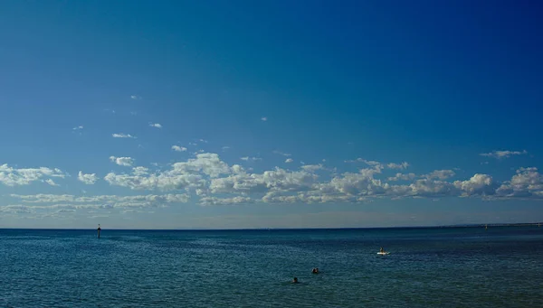 Kilátás Frankston Strand Egy Szombati Napsütéses Napon Kék Háttér — Stock Fotó