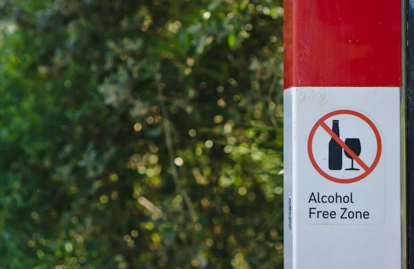 Alkoholfreies Zonenschild Roten Kreis Mit Weißem Hintergrund Und Schwarzen Symbolen — Stockfoto