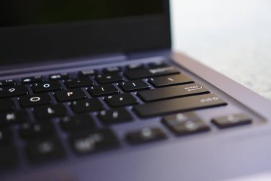 Laptop klavye ve netlik görünümünü bölüm anahtarı girin