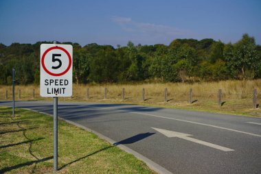 Saat hız sınırı başına 5 km