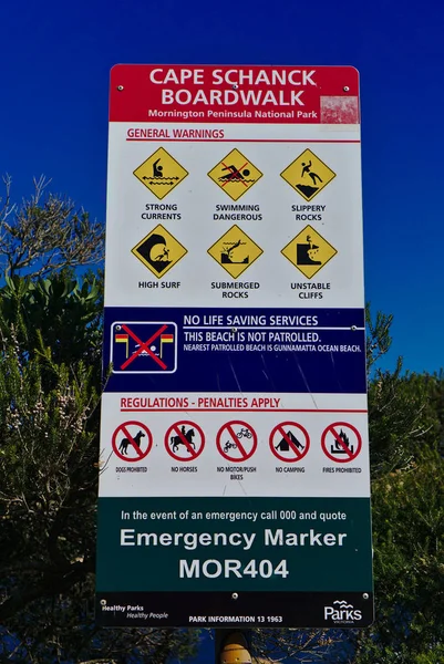Señales de advertencia general cerca de la playa — Foto de Stock