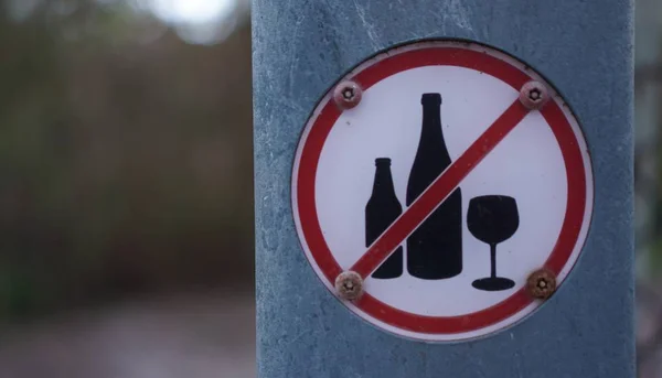 No alcohol sign on grey board