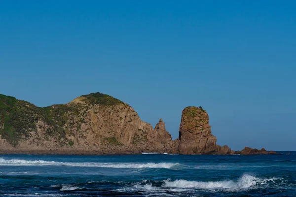 Вид Скелю Море Блакитним Небом Фоні — стокове фото
