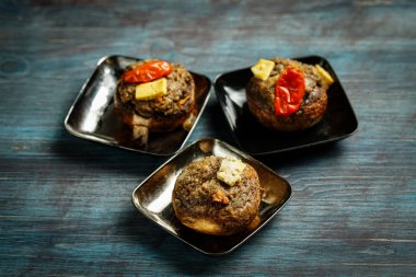 Meze - mini mantar ile tarts. 