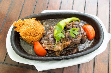 kapta hardal Kebap pilav ile servis