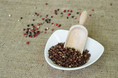 Sichuan biber bir kase