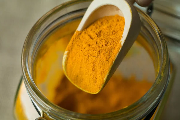 Turmeric Powder Wooden Scoop Glass Jar — Stock Photo, Image