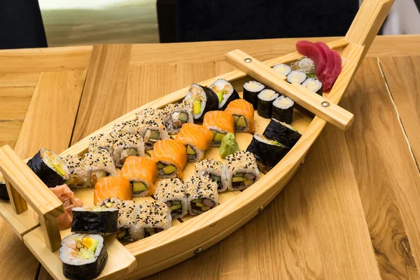 Assiette à Sushi En Bois Pour Sashimi Japonais
