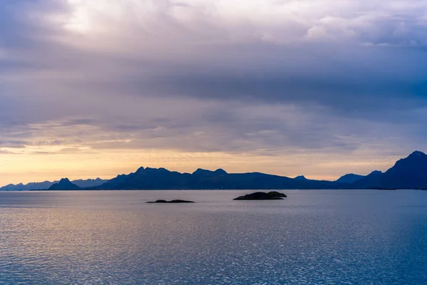 Meer und Berge, Norwegen — Stockfoto