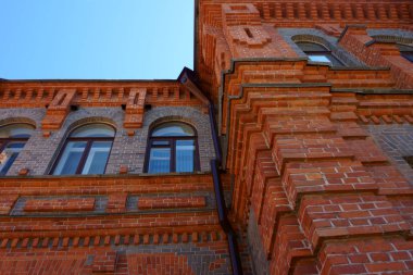 Eski kırmızı tuğla bina unsuru                      