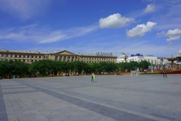 Khabarovsk Rusya Eylül 2018 Lenin Meydanı Khabarovsk Arka Planda Bina — Stok fotoğraf