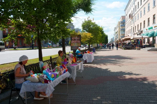 Khabarovsk Russia Sept 2018 Street Toy Sellers Handmade Sunny Day — Stock Photo, Image