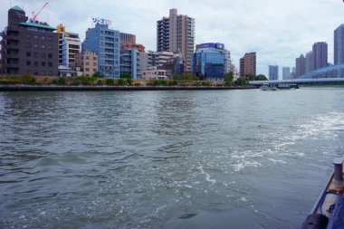 Tokyo, Japonya - 10 Eyl 2018: Sumida Tokyo, Japonya akan bir nehir nehirdir; Tokyo Körfezi akar