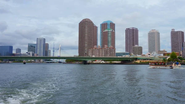 Paisaje de Sumida vista del río desde un crucero —  Fotos de Stock