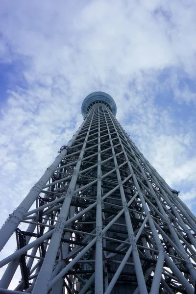 TV tower Tokyo Skytree a modrá obloha — Stock fotografie