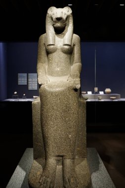 Tokyo Ulusal Müzesi. Aslan Başlı Tanrıça Sekhmet'in Heykelleri