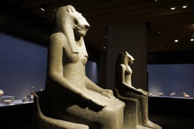 Tokyo Ulusal Müzesi. Aslan Başlı Tanrıça Sekhmet'in Heykelleri