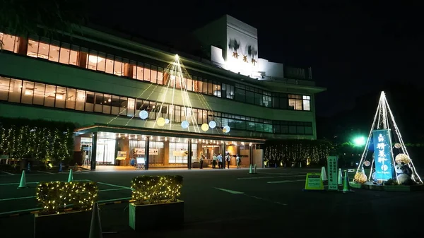 Francuska restauracja Ueno Seiyoken w parku Ueno. Światło wieczorowe — Zdjęcie stockowe