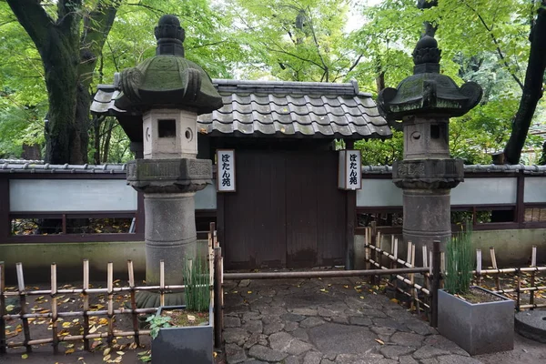 Bejárat a bazsarózsa kertbe (Botan-en), Ueno Park — Stock Fotó