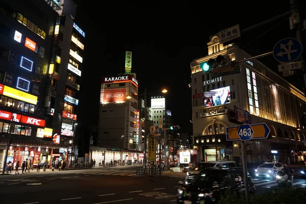 Állomás Asakusa éjjel. Az üzletek és éttermek fényreklámok — Stock Fotó