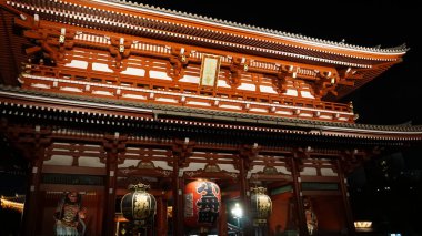 Hozomon veya Asakusa'da bulunan iç karmaşık Budist tapınağının girişini sağlayan 
