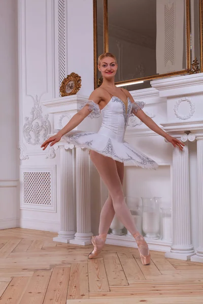 ballerina dance in studio ballet ballerina dance dancer flex flexible pointe