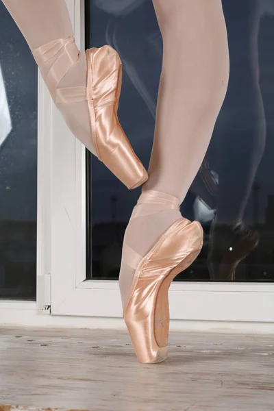 Ballerina Tanz Studio Balletttänzerin Flex Flexible Spitzenschuhe Beine — Stockfoto