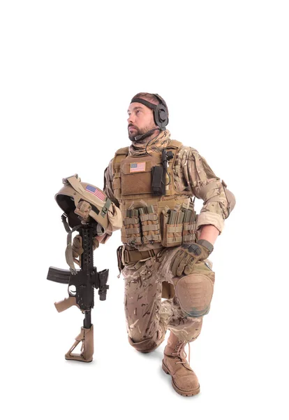 Retrato Soldado Sosteniendo Arma Contra Fondo Blanco Aislado Soldado — Foto de Stock