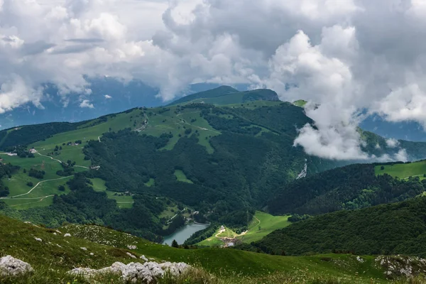 Wolken Über Den Bergen Berglandschaft Vor Dem Regen — Stockfoto