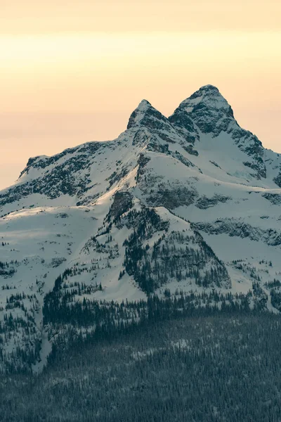 Montanhas Cobertas Neve Durante Pôr Sol Colômbia Britânica — Fotografia de Stock