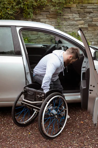Giovane Disabile Sedia Rotelle Imbarco Nella Sua Auto — Foto Stock