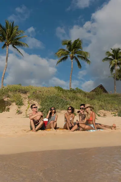 Group Friends Having Fun Beach Sunny Day — Stock Photo, Image