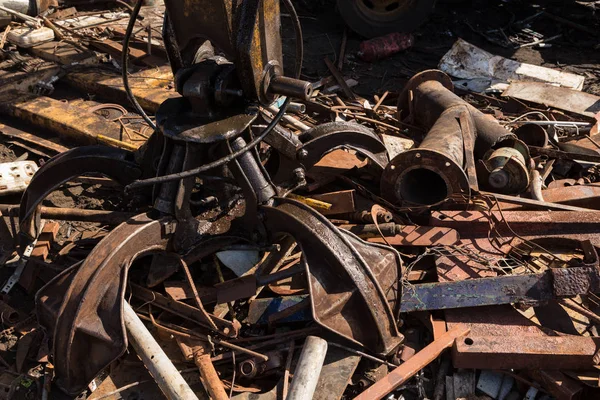 Close Rusty Iron Pieces Scrapyard — Stock Photo, Image