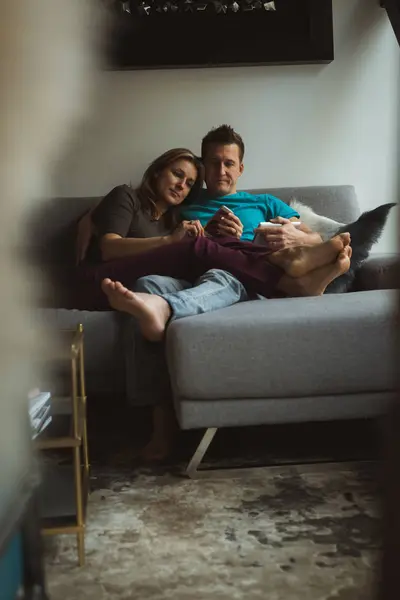 Couple Using Mobile Phone Digital Tablet Living Room Home — Stock Photo, Image