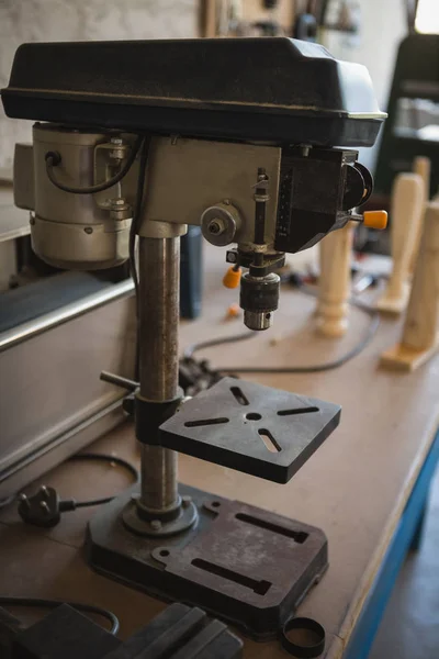 Primo Piano Del Microscopio Sul Tavolo Officina — Foto Stock