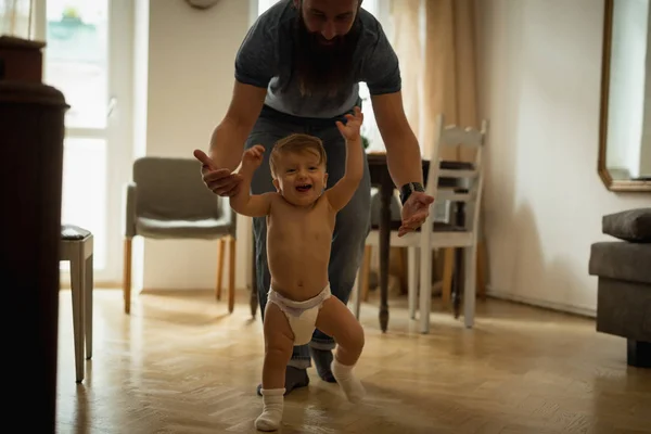Ayah Bermain Dengan Anak Rumah — Stok Foto