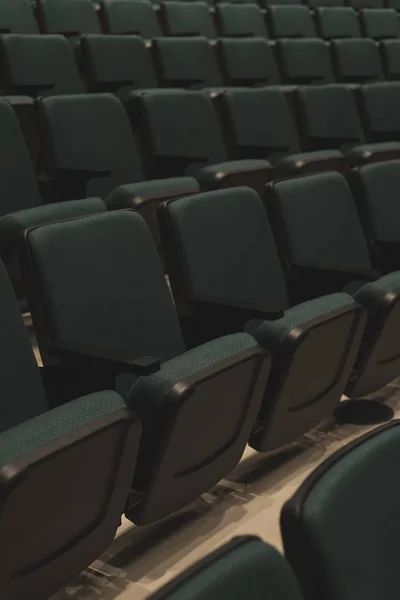 Пустые Ряды Черных Кресел Театре — стоковое фото