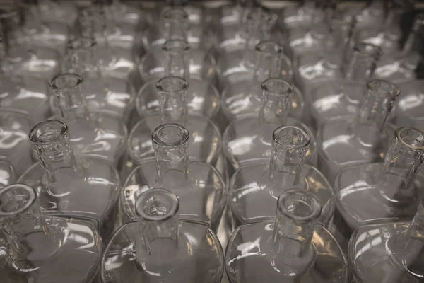 Botol Kosong Disimpan Dalam Baris Pabrik — Stok Foto