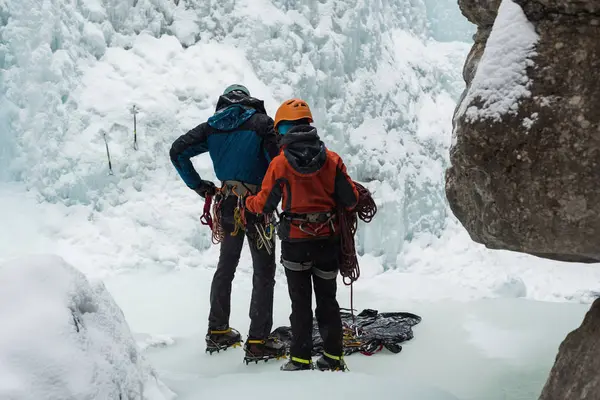 Couple Making Preparation Ice Climbing Winter — Stock Photo, Image