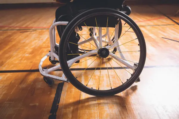 Behinderter Rollstuhl Auf Basketballplatz — Stockfoto