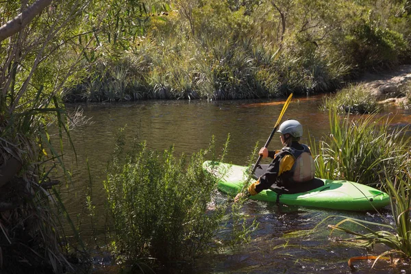 Woman Kayaking River Vegetation — Stock Photo, Image