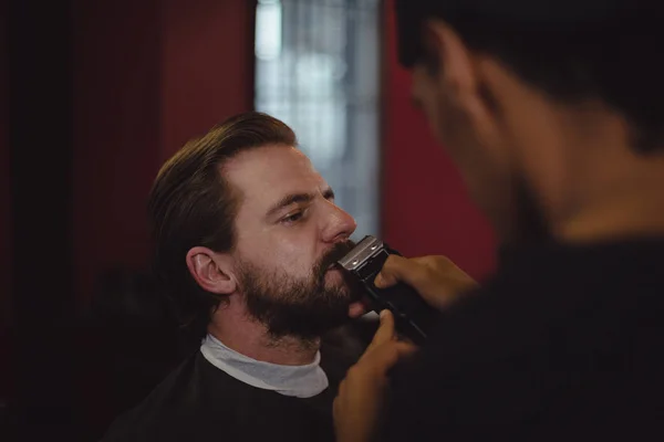 Man Getting His Beard Trimmed Trimmer Barbershop — Stock Photo, Image