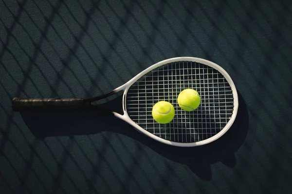 Primo Piano Della Pallina Tennis Della Racchetta Nel Campo Tennis — Foto Stock