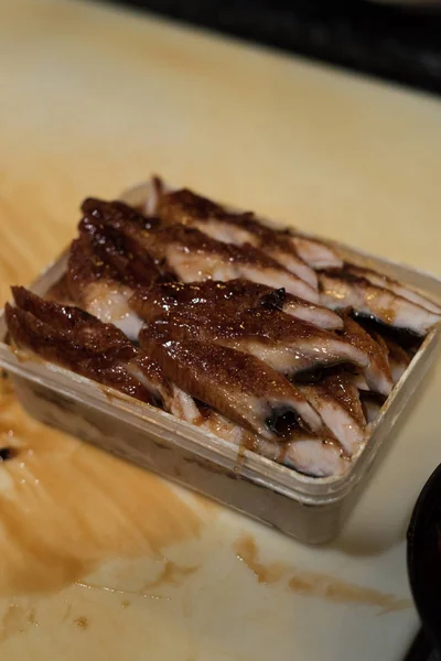 Poisson Fumé Conservé Dans Plateau Dans Cuisine Restaurant — Photo