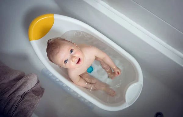 Bebé Niña Tomando Baño Bañera Baño — Foto de Stock